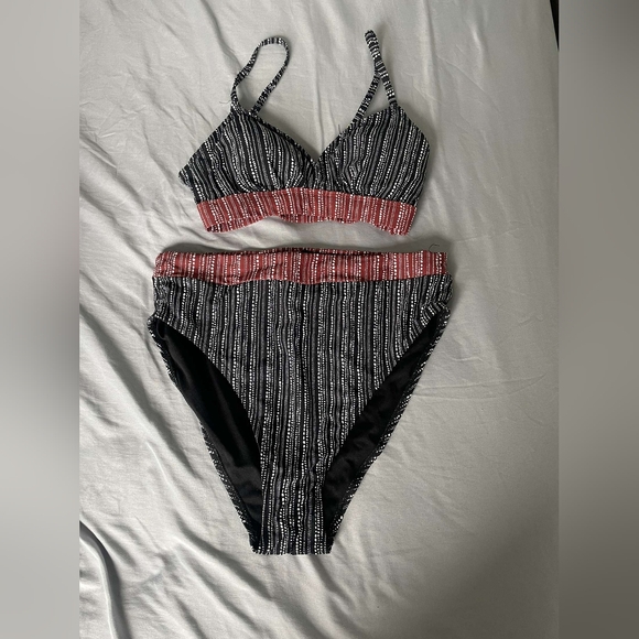 sie medium and small swim suits - Picture 2 of 3